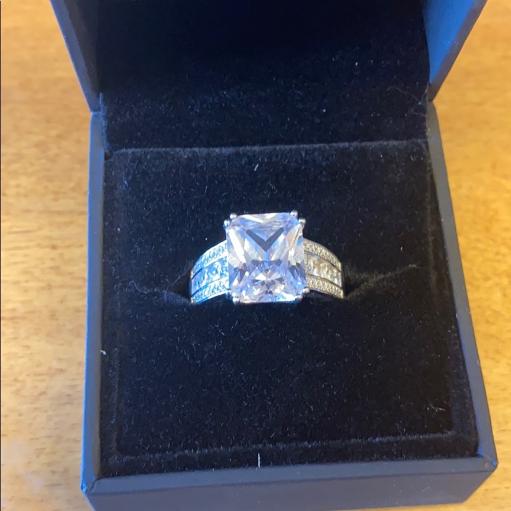 Julia Radiant Ring 9.5 US
